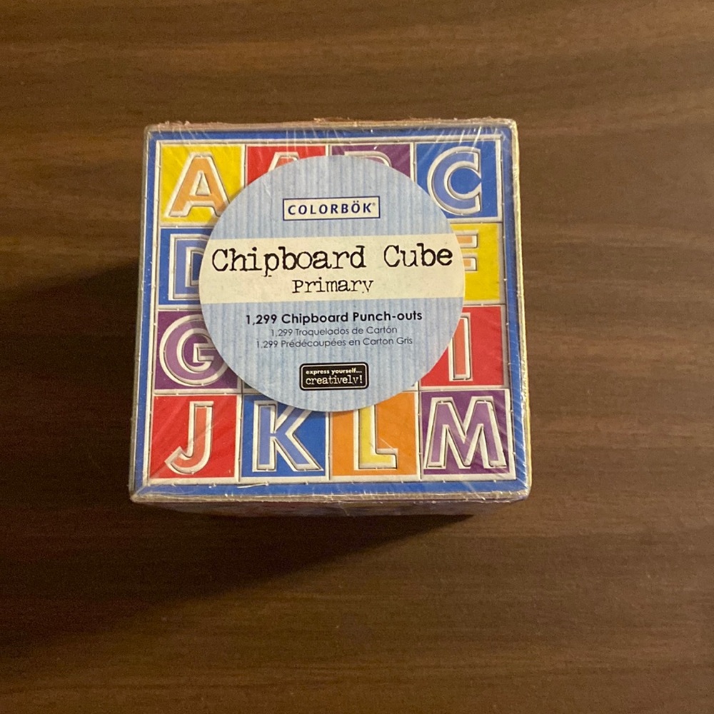 Chipboard Cube Primary Colorbök